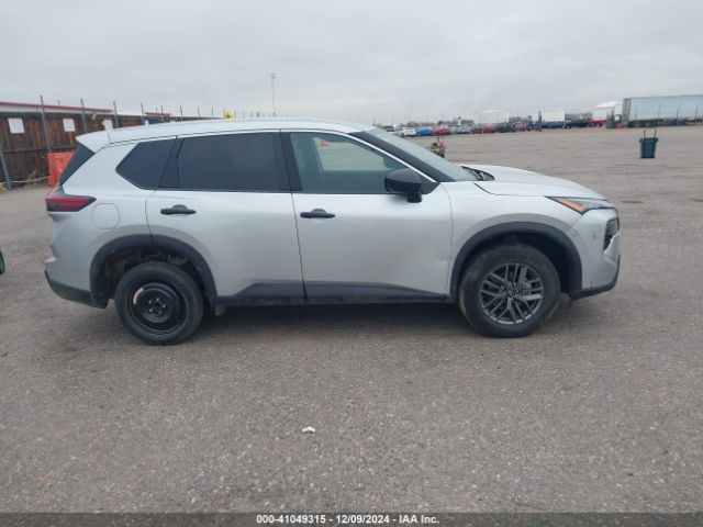 5N1BT3AAXRC673880 Nissan Rogue S Fwd