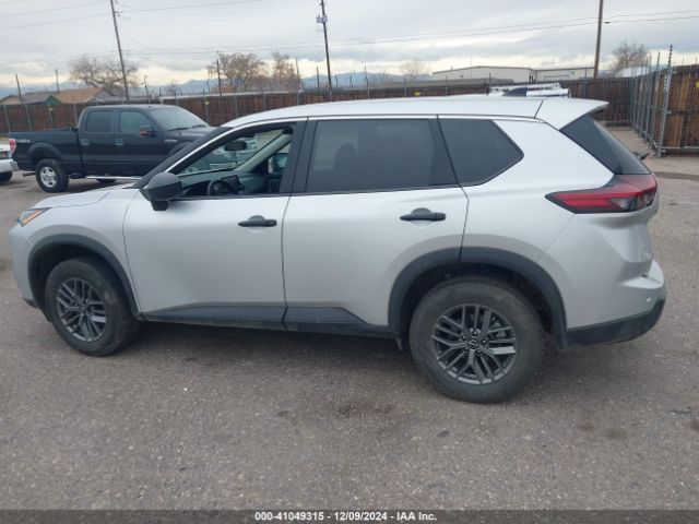 5N1BT3AAXRC673880 Nissan Rogue S Fwd