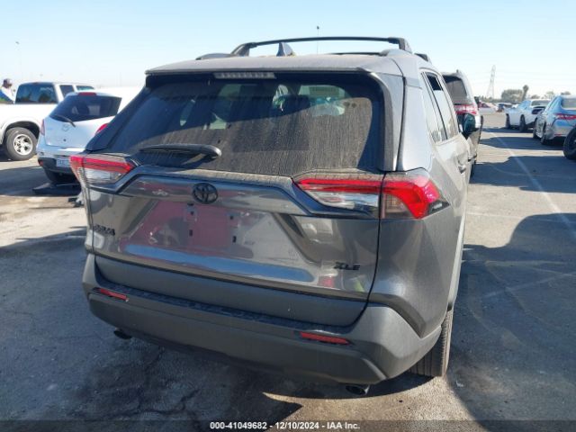 2T3C1RFV8MC137725 Toyota Rav4 Xle Premium