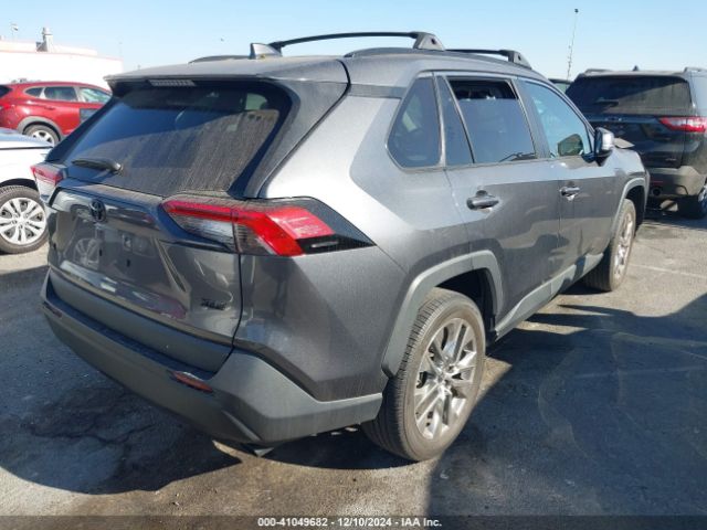2T3C1RFV8MC137725 Toyota Rav4 Xle Premium