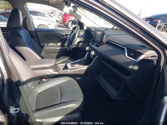 2T3C1RFV8MC137725 Toyota Rav4 Xle Premium