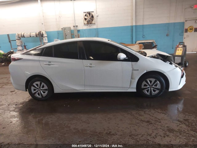 Toyota Prius Two Eco 2016 JTDKARFUXG3003923 Image 13