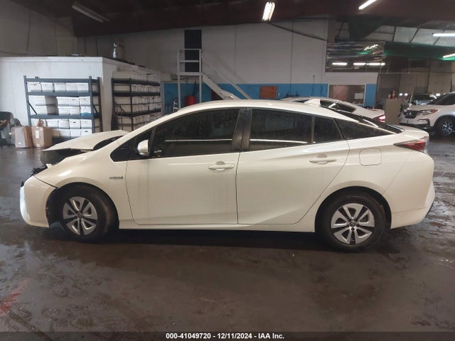 Toyota Prius Two Eco 2016 JTDKARFUXG3003923 Image 14