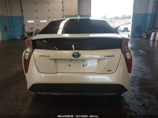 Toyota Prius Two Eco 2016 JTDKARFUXG3003923 Image 16