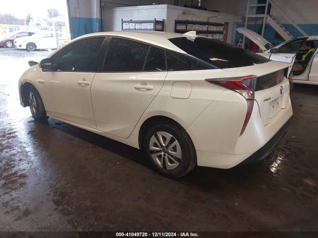 Toyota Prius Two Eco 2016 JTDKARFUXG3003923 Image 3