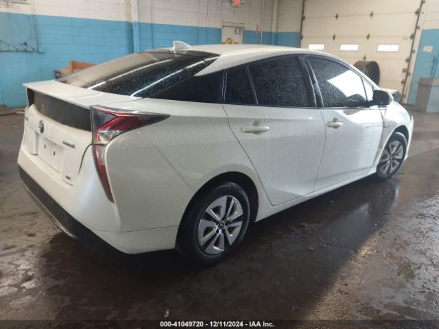 Toyota Prius Two Eco 2016 JTDKARFUXG3003923 Image 4