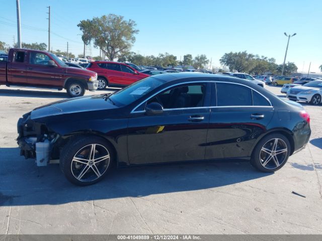 WDD3G4EB6KW033424 Mercedes-Benz A 220