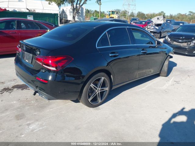 WDD3G4EB6KW033424 Mercedes-Benz A 220
