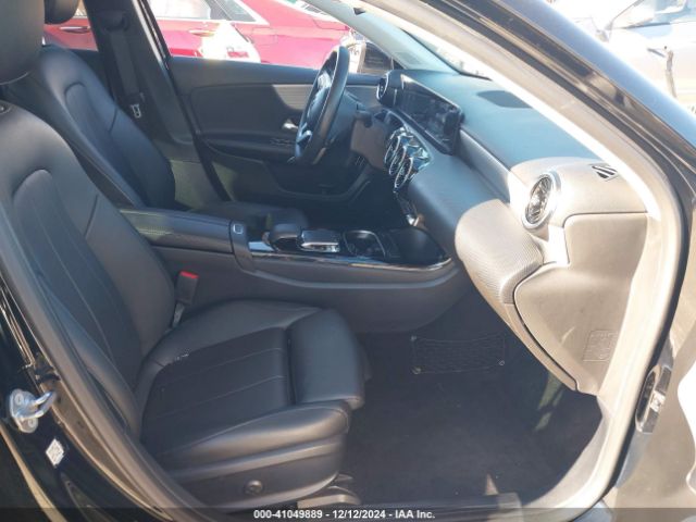WDD3G4EB6KW033424 Mercedes-Benz A 220