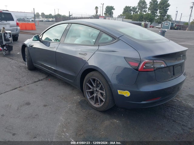 2022 TESLA MODEL 3 5YJ3E1EAXNF360617 Photo 2