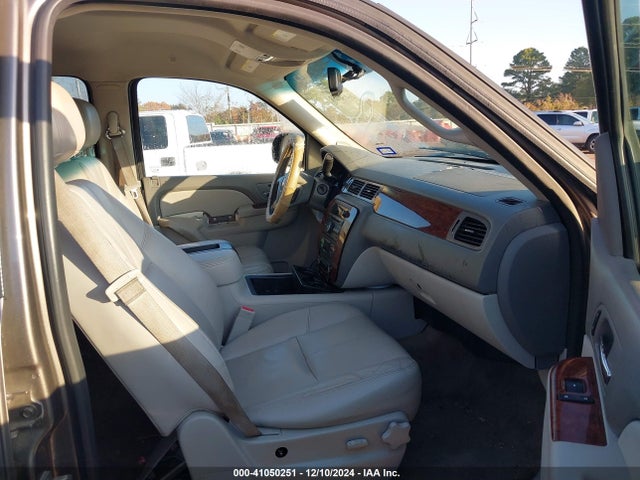 1GNSCBE02ER215152 Chevrolet Tahoe Lt