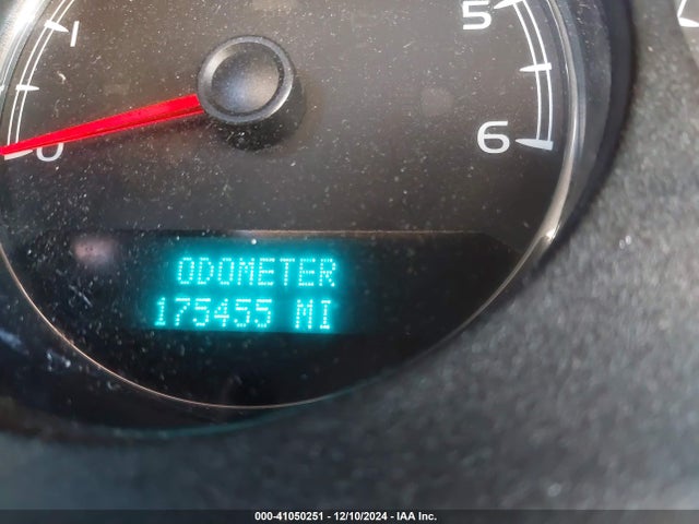 1GNSCBE02ER215152 Chevrolet Tahoe Lt