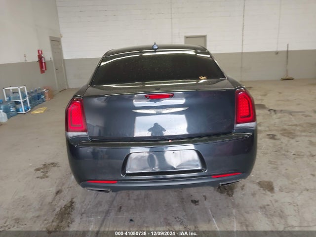 2C3CCAAG2KH555976 Chrysler 300 Touring