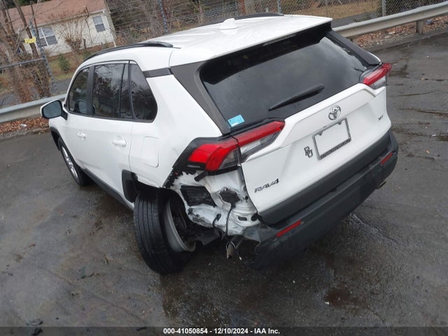 Toyota Rav4 Xle 2019 JTMW1RFV8KJ015079 Image 3