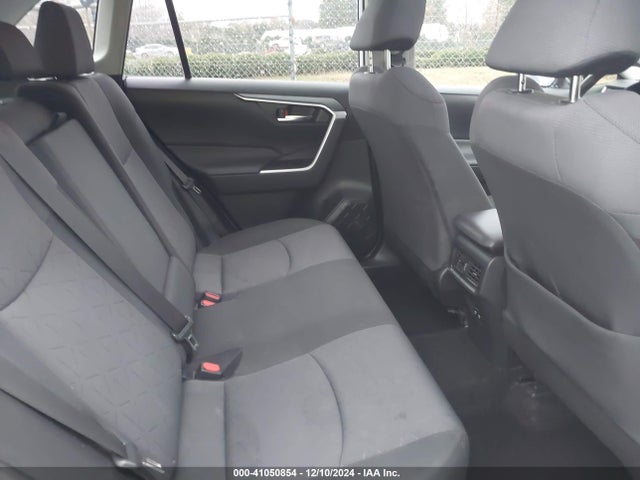 Toyota Rav4 Xle 2019 JTMW1RFV8KJ015079 Image 8