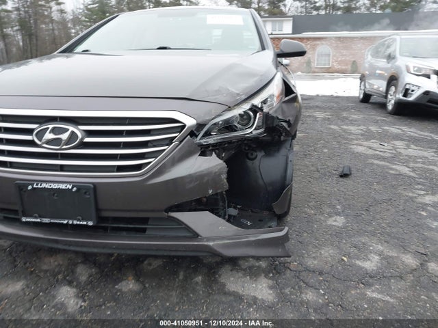 Hyundai SONATA SE 2016 5NPE24AF0GH295690 Image 17