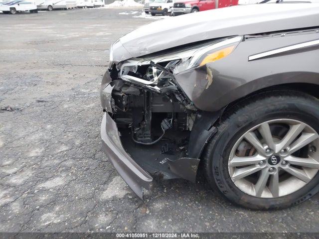 Hyundai SONATA SE 2016 5NPE24AF0GH295690 Image 18