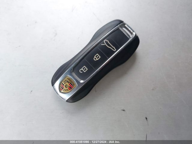 WP0AA2A70KL100349 Porsche PANAMERA 4