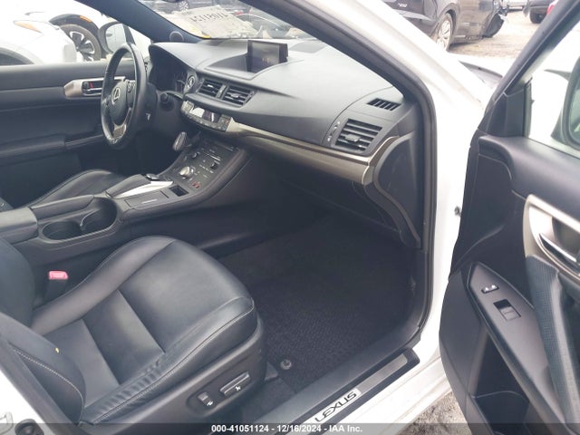 JTHKD5BH1E2195761 Lexus CT 200H