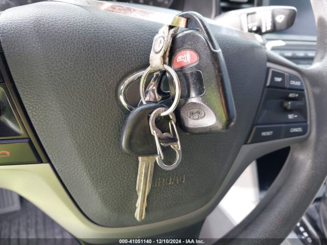 KMHD84LF6HU060656 Hyundai ELANTRA SE