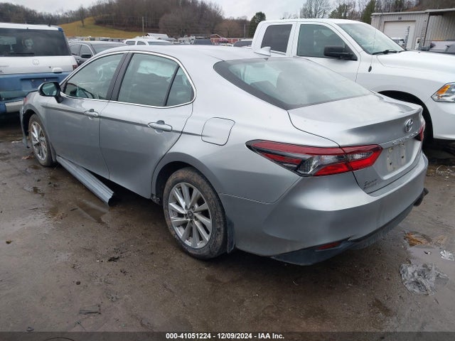 Toyota CAMRY LE 2024 4T1C11AK7RU871530 Image 3