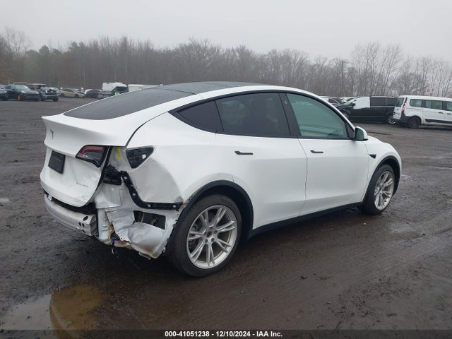 2021 TESLA MODEL Y 5YJYGDEE8MF300242 Photo 3