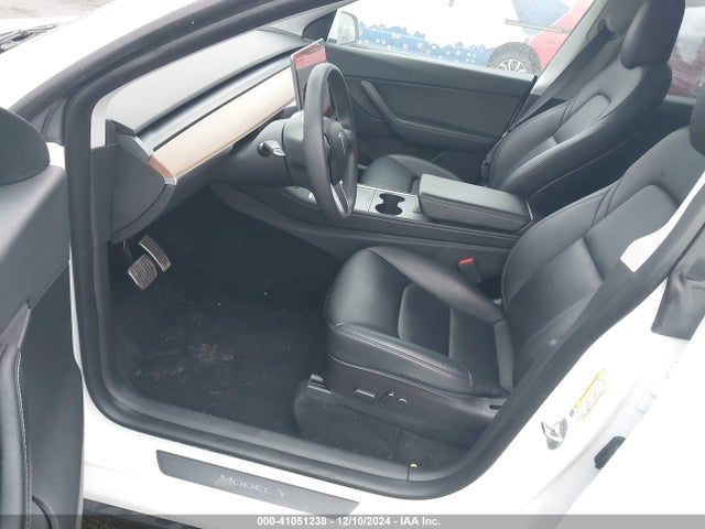 2021 TESLA MODEL Y 5YJYGDEE8MF300242 Photo 4