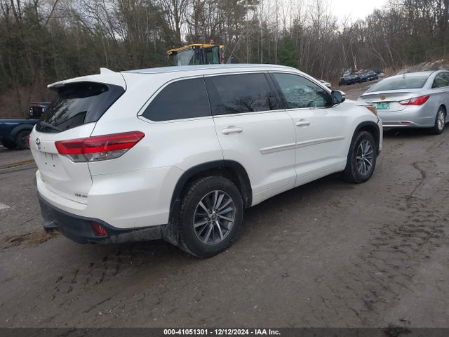 Toyota Highlander Xle 2018 5TDJZRFH7JS860472 Image 4