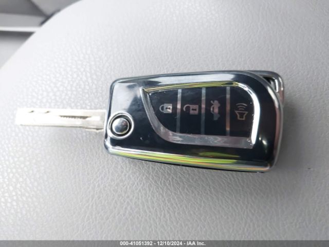 4T1C11AKXNU666682 Toyota CAMRY LE