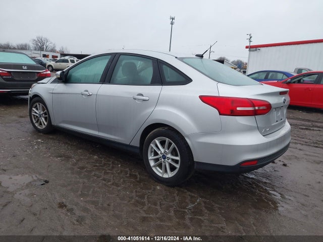 Ford FOCUS SE 2016 1FADP3F24GL329547 Image 3