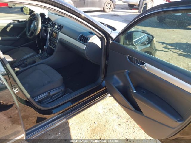 1VWAT7A33GC008080 Volkswagen Passat 1.8t S