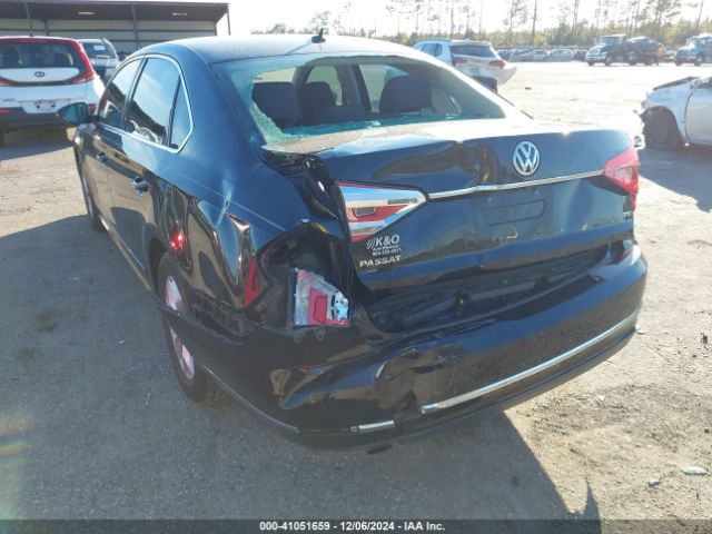 1VWAT7A33GC008080 Volkswagen Passat 1.8t S