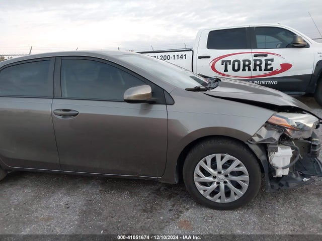 Toyota COROLLA LE 2018 5YFBURHE6JP795046 Image 13