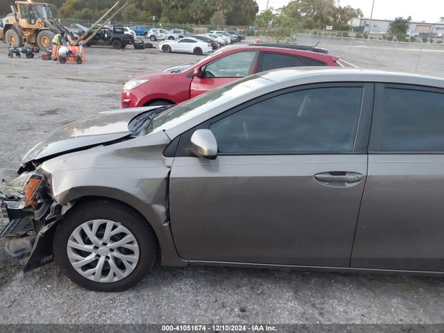 Toyota COROLLA LE 2018 5YFBURHE6JP795046 Image 14