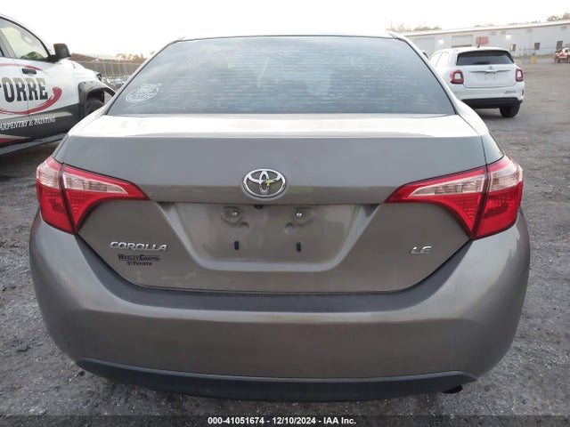 Toyota COROLLA LE 2018 5YFBURHE6JP795046 Image 16