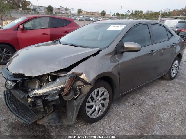 Toyota COROLLA LE 2018 5YFBURHE6JP795046 Image 17
