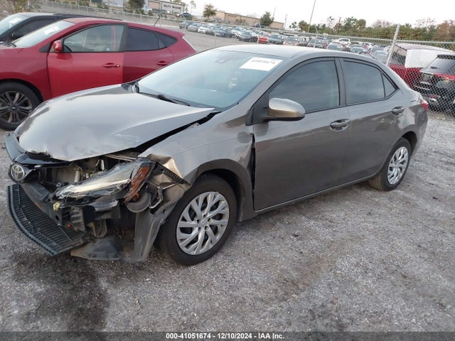 Toyota COROLLA LE 2018 5YFBURHE6JP795046 Image 2
