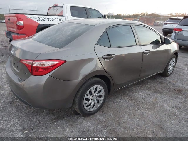 Toyota COROLLA LE 2018 5YFBURHE6JP795046 Image 4