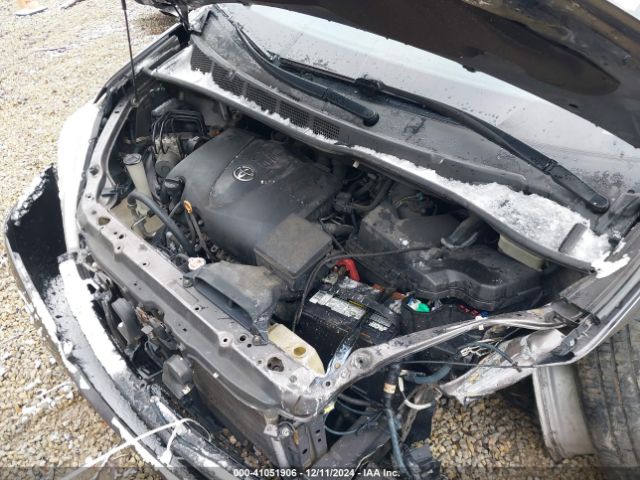 5TDKZ3DC6HS844685 Toyota Sienna Le 8 Passenger