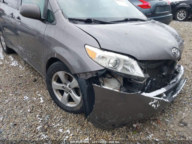 5TDKZ3DC6HS844685 Toyota Sienna Le 8 Passenger