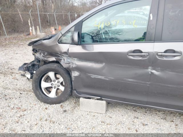 5TDKZ3DC6HS844685 Toyota Sienna Le 8 Passenger