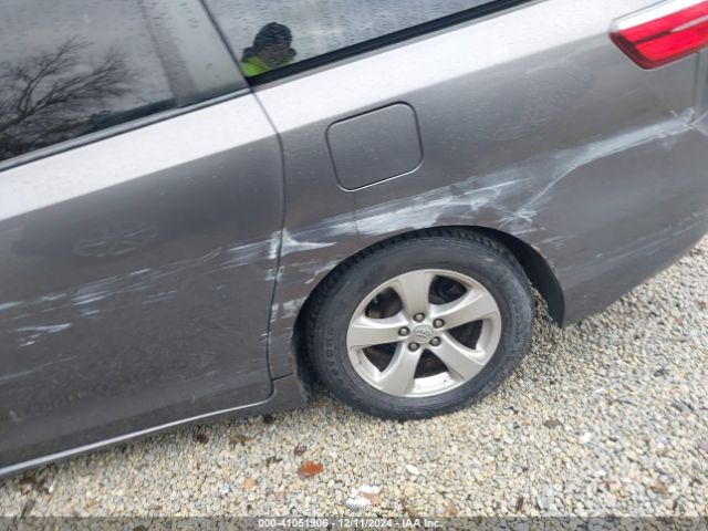 5TDKZ3DC6HS844685 Toyota Sienna Le 8 Passenger
