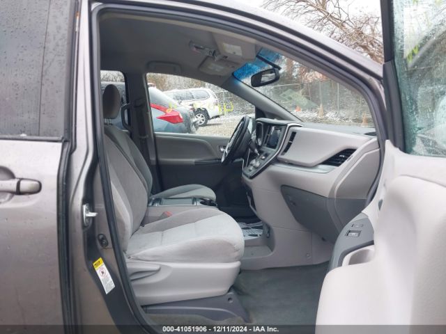 5TDKZ3DC6HS844685 Toyota Sienna Le 8 Passenger