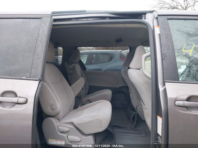 5TDKZ3DC6HS844685 Toyota Sienna Le 8 Passenger