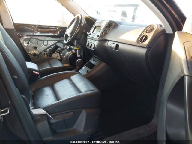 WVGAV7AX9GW588932 Volkswagen TIGUAN S