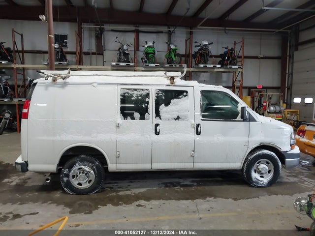 Chevrolet Express 2500 Work Van 2018 1GCWGAFG6J1905273 Image 13