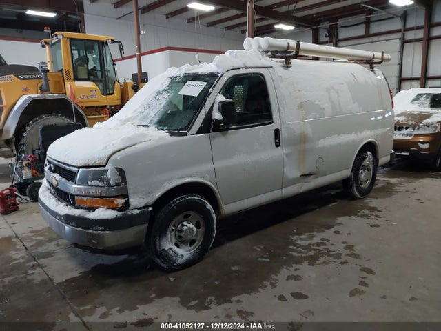 Chevrolet Express 2500 Work Van 2018 1GCWGAFG6J1905273 Image 2