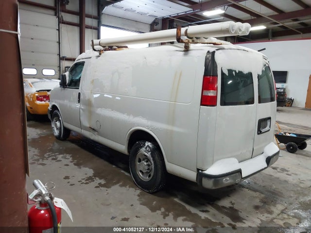 Chevrolet Express 2500 Work Van 2018 1GCWGAFG6J1905273 Image 3