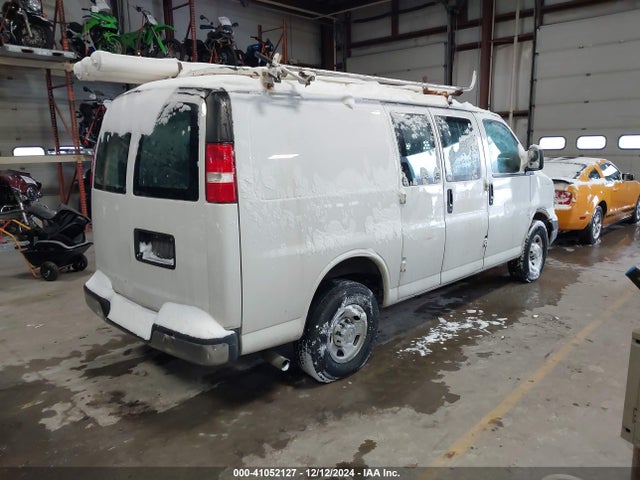 Chevrolet Express 2500 Work Van 2018 1GCWGAFG6J1905273 Image 4