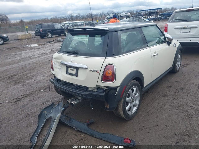 2008 MINI COOPER S WMWMF73548TV34920 Photo 3